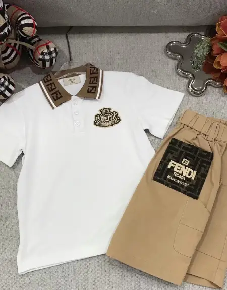 Fenndi turn up polo shirt+embroidered slub shorts